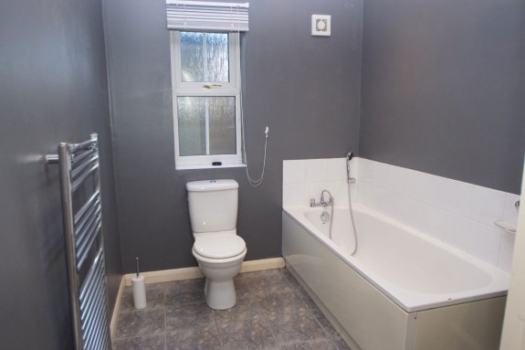 Holly Court - Photo 3
