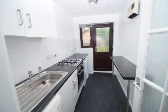 Moore Close, Cippenham - Photo 5