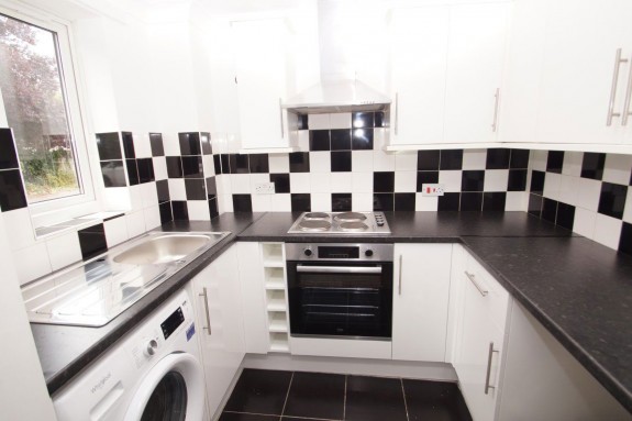 Cromer Court ,Slough - Photo 3