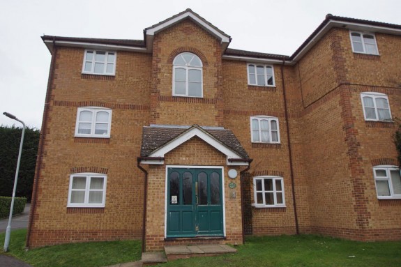 Worcester Gardens, Slough - Photo 1