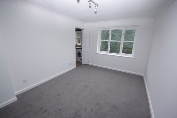 Worcester Gardens, Slough - Photo 2