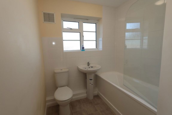 Stoke Poges Lane, Slough - Photo 3