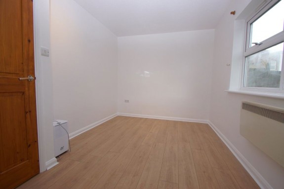 Queens Court, Slough - Photo 6