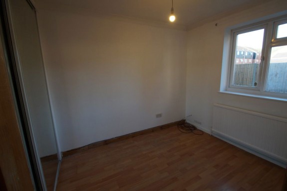 Rochford Gardens - Photo 4
