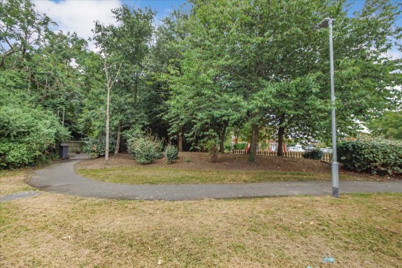 Manor Court, Cippenham, Slough - Photo 8
