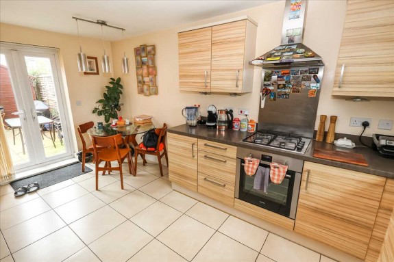 Bantry Road, Cippenham - Photo 10