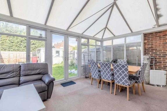 Long Furlong Drive, Britwell Estate, Slough - Photo 11