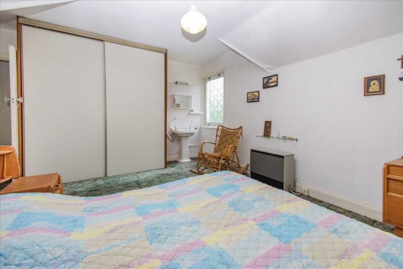 Woodland Avenue, Slough - Photo 12