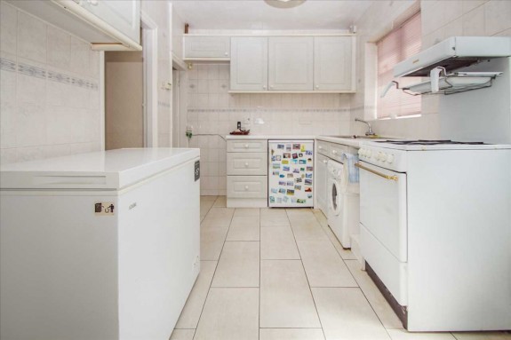 Norfolk Avenue, Slough - Photo 11