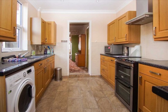 Henry Road, Slough - Photo 11