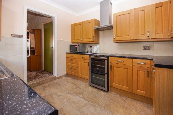 Henry Road, Slough - Photo 12