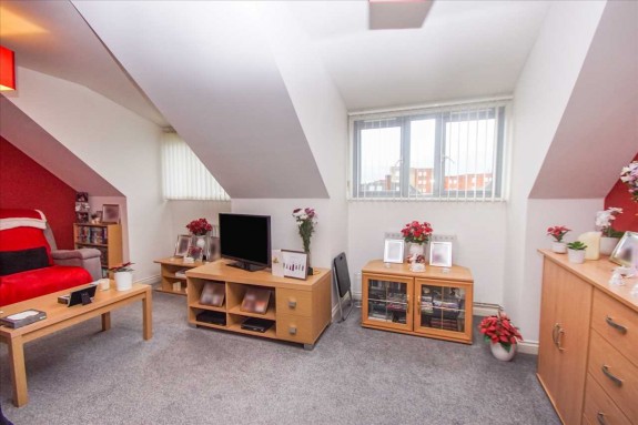 Lincoln Way, Cippenham, Slough - Photo 9