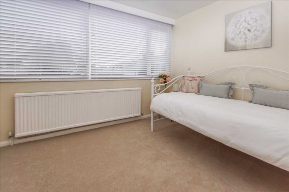 Patricia Close, Cippenham, Slough - Photo 11