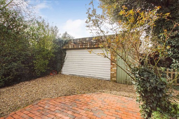 Garage & Parking