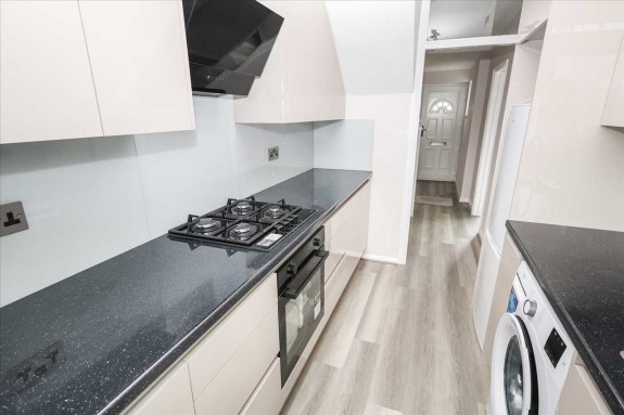 Wentworth Avenue, Slough - Photo 11