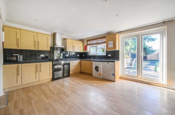 Dennis Way, Cippenham - Photo 16