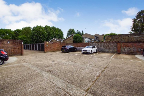 Fairfield Road, Uxbridge - Photo 9