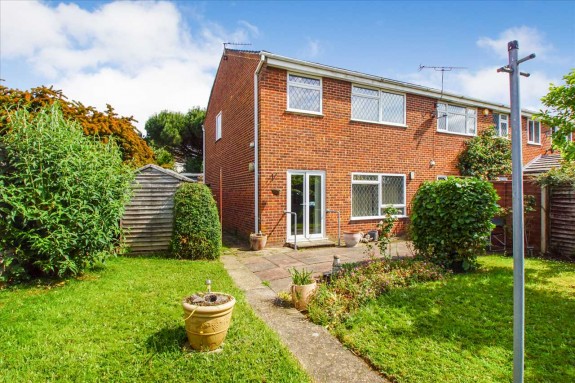 Leaholme Gardens, Burnham - Photo 11