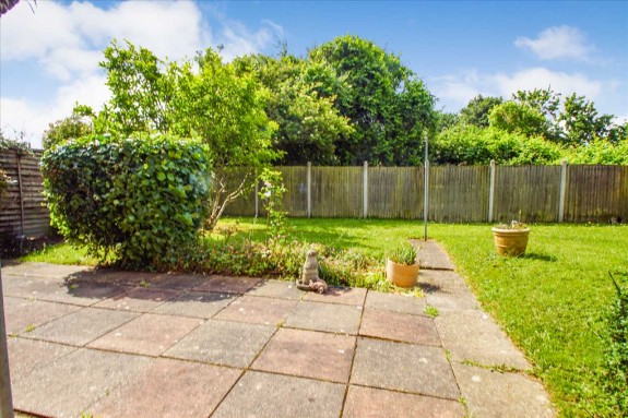 Leaholme Gardens, Burnham - Photo 12