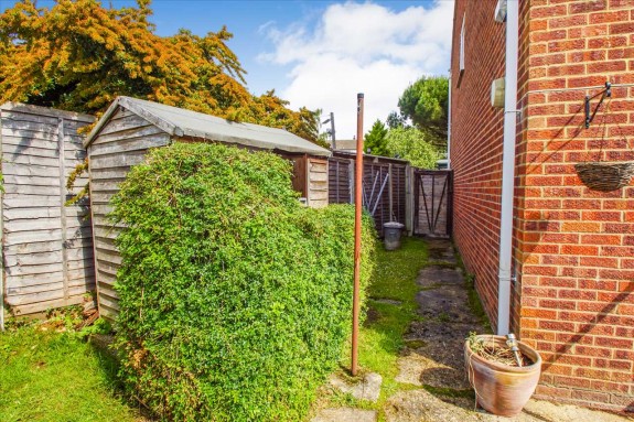 Leaholme Gardens, Burnham - Photo 13