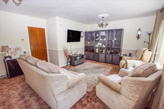 Leaholme Gardens, Burnham - Photo 9