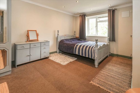 Vicarage Way, Colnbrook - Photo 6
