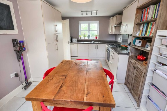 Bantry Road, Cippenham, Slough - Photo 14