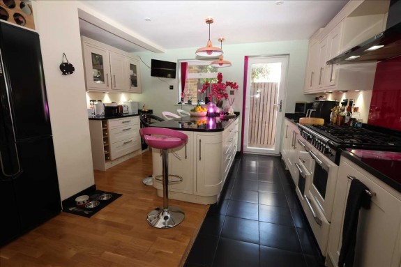 Portland Close, Burnham - Photo 24