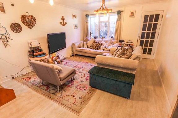 Avebury, Castle Gardens, Cippenham - Photo 8