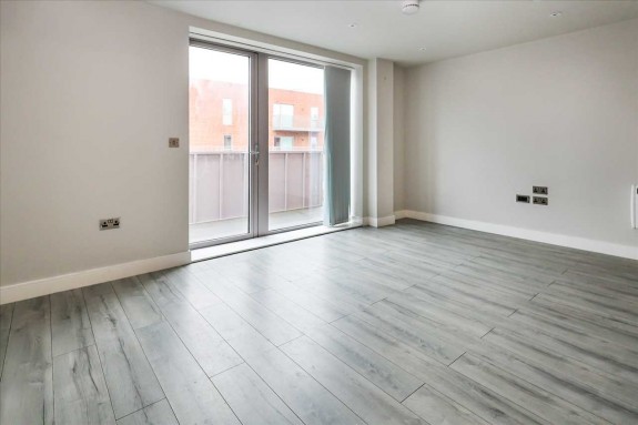 Iron House, Petersfield Avenue, Slough - Photo 8