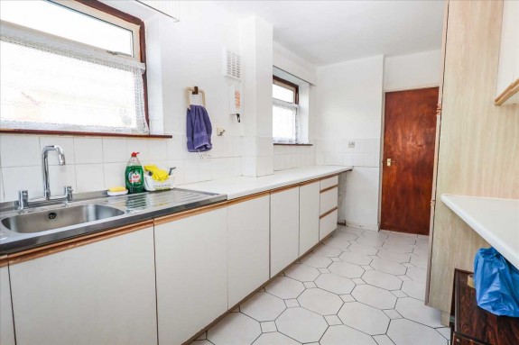 Grasmere Avenue, Slough - Photo 17