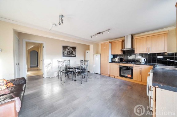 Dennis Way, Cippenham - Photo 5