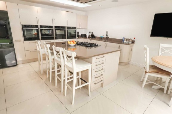 St Andrews Way, Cippenham - Photo 12