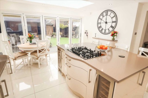 St Andrews Way, Cippenham - Photo 13