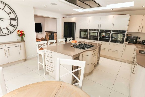 St Andrews Way, Cippenham - Photo 14