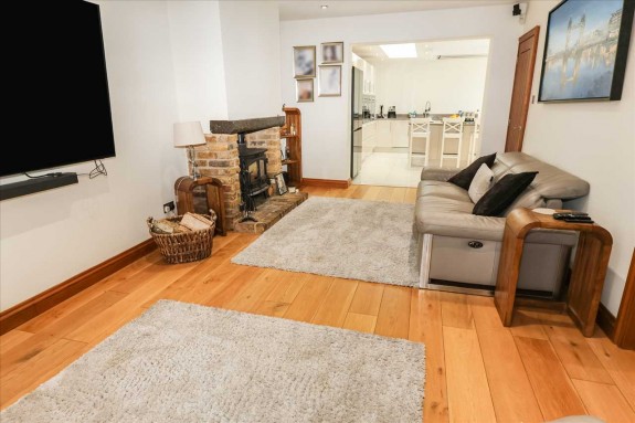 St Andrews Way, Cippenham - Photo 16