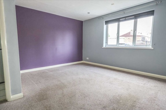 Grange House, Patricia Close, Cippenham - Photo 8