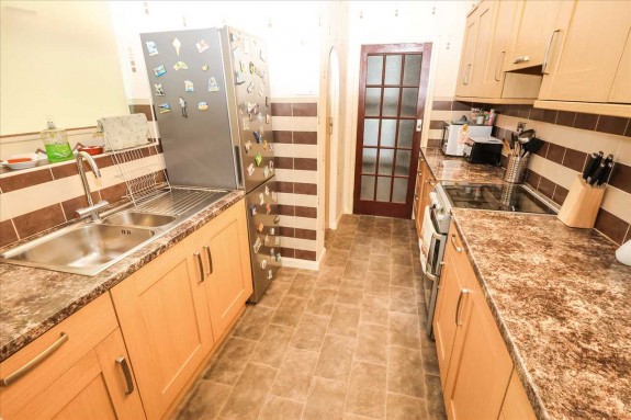 Elmshott Lane, Cippenham - Photo 12