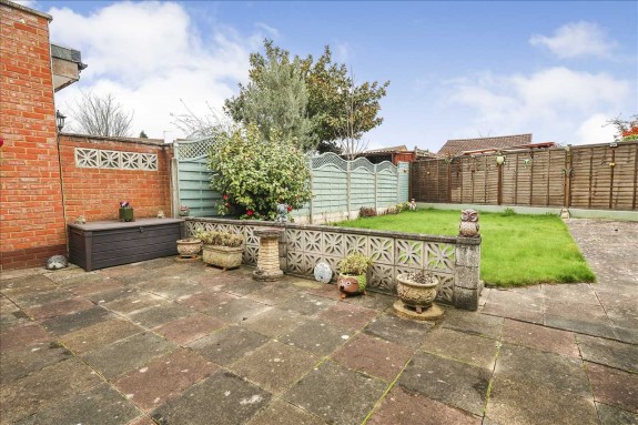 Elmshott Lane, Cippenham - Photo 16