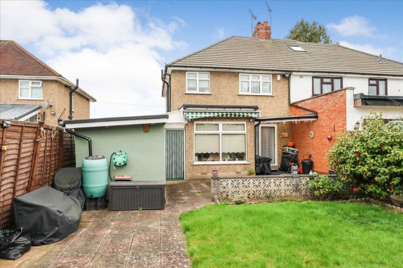 Elmshott Lane, Cippenham - Photo 18