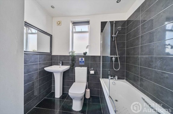 Elmshott Lane, Cippenham - Photo 2