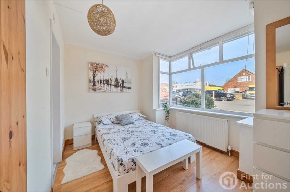 Elmshott Lane, Cippenham - Photo 12