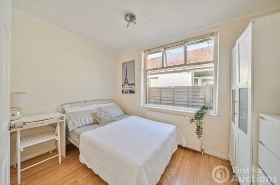 Elmshott Lane, Cippenham - Photo 13