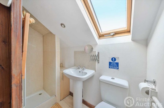 Elmshott Lane, Cippenham - Photo 6