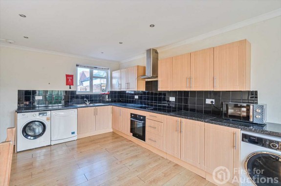 Elmshott Lane, Cippenham - Photo 10